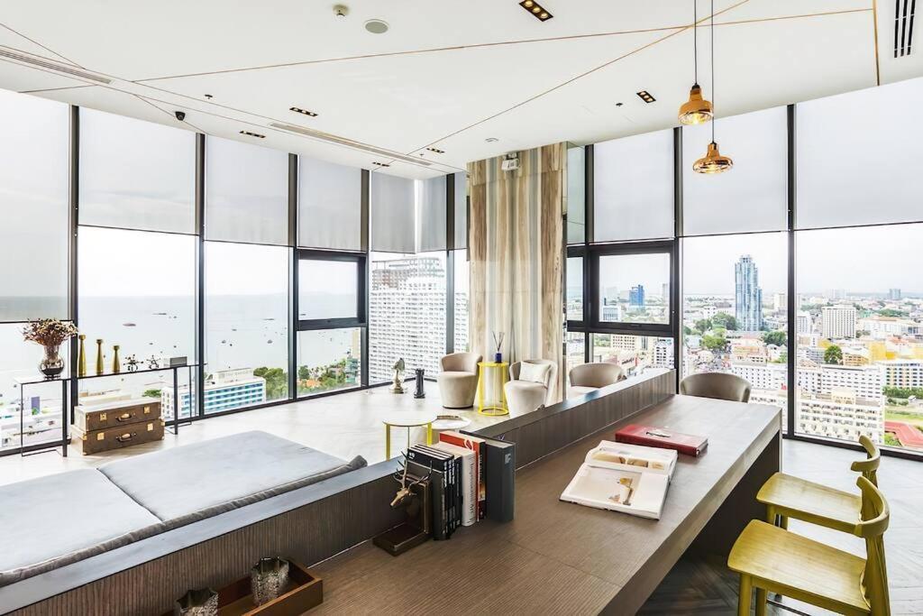 & Infinity Pool Apartment